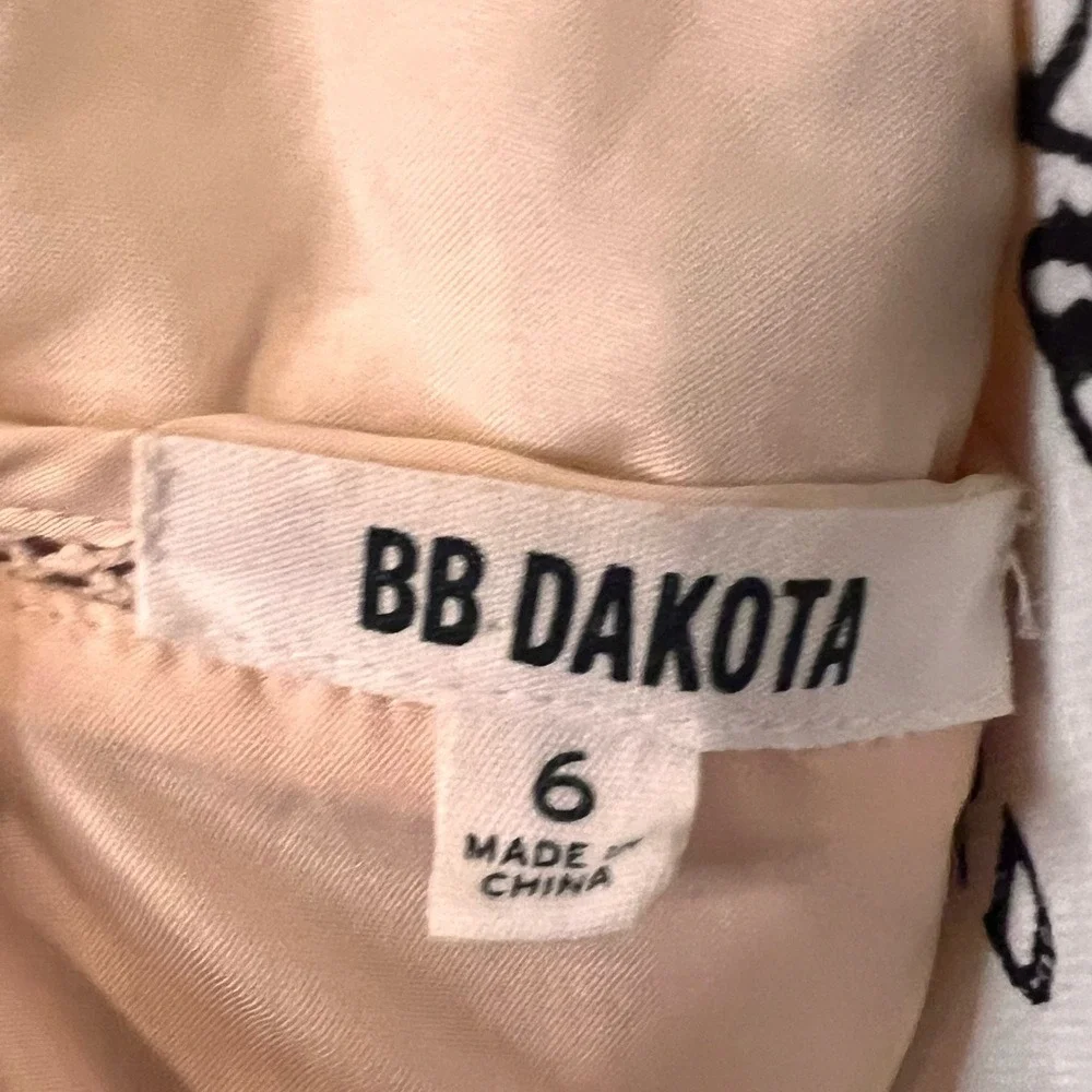 BB Dakota‎ Haleigh Peach Low Neck and Back Embroidered Midi Dress Women's Size 6